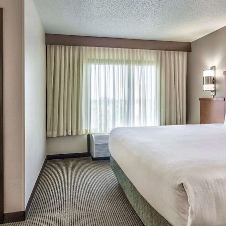 Wyndham Garden Kansas City Airport Екстер'єр фото