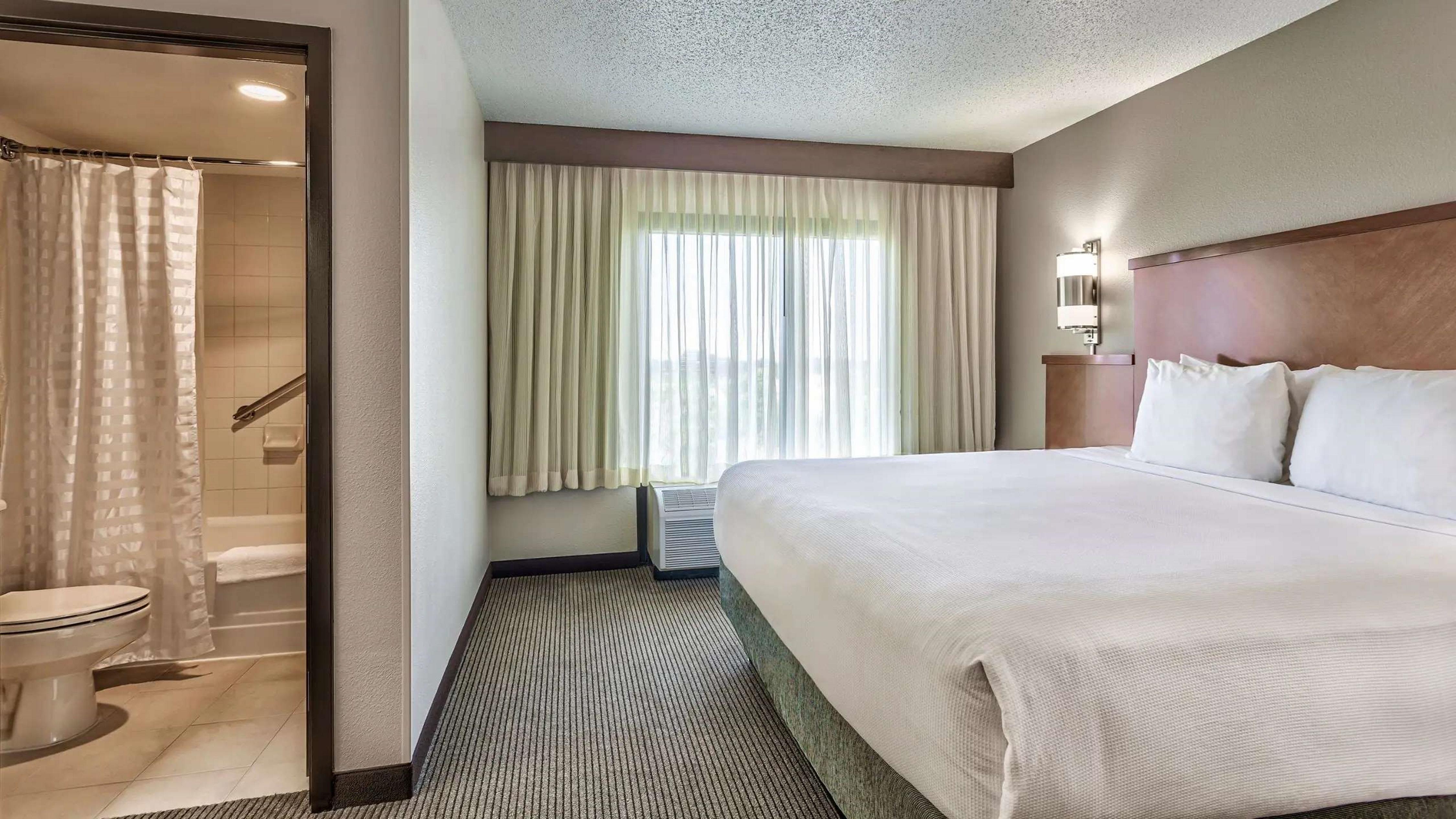 Wyndham Garden Kansas City Airport Екстер'єр фото