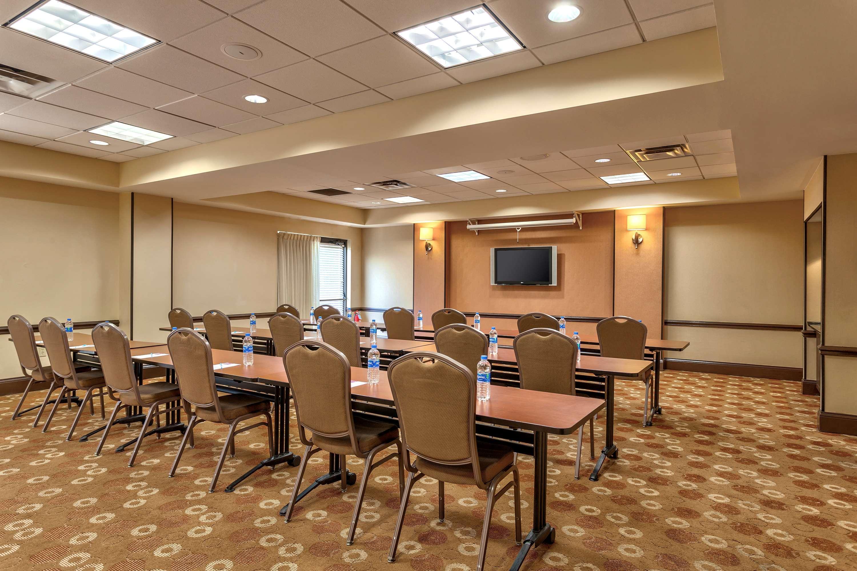 Wyndham Garden Kansas City Airport Екстер'єр фото