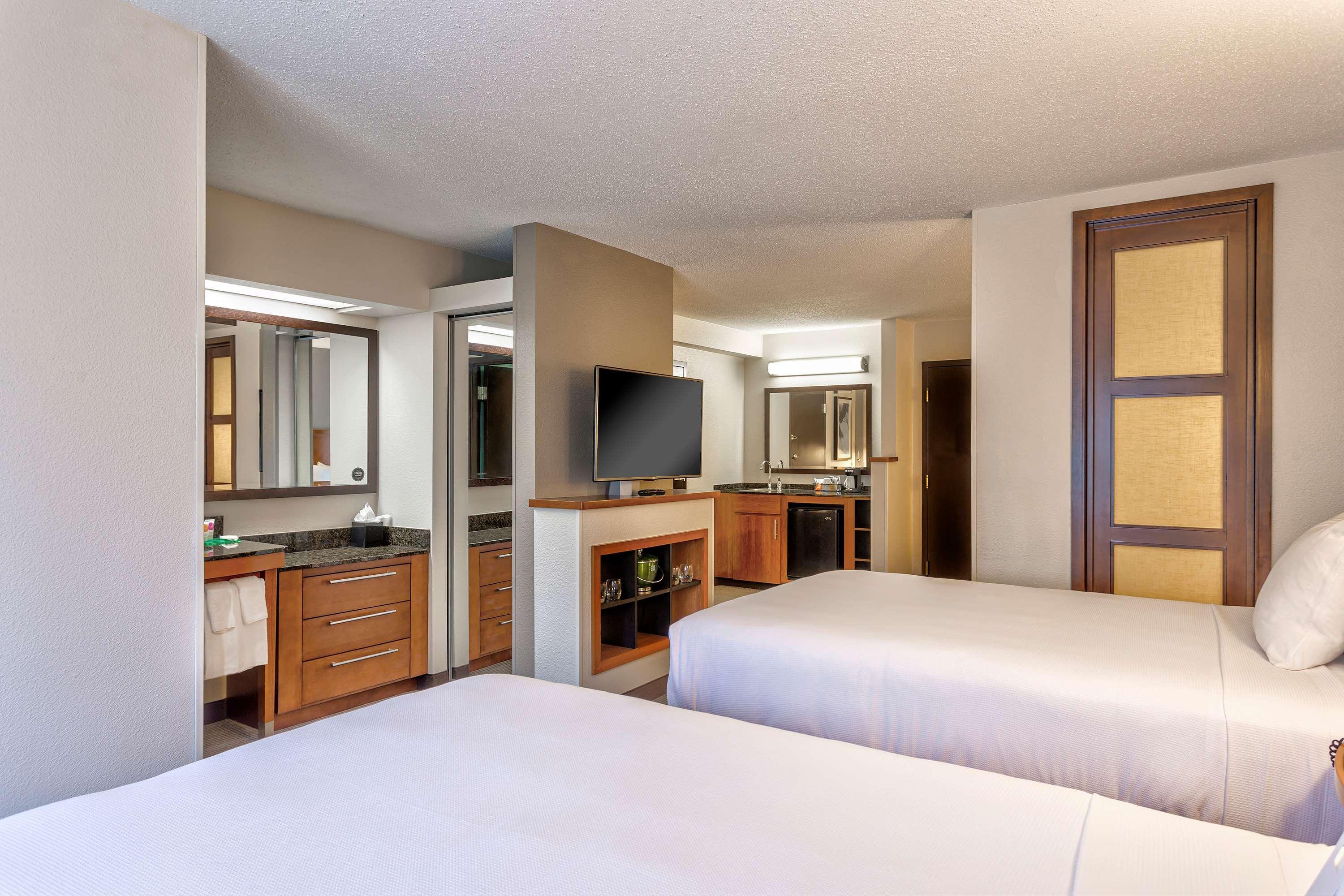 Wyndham Garden Kansas City Airport Екстер'єр фото