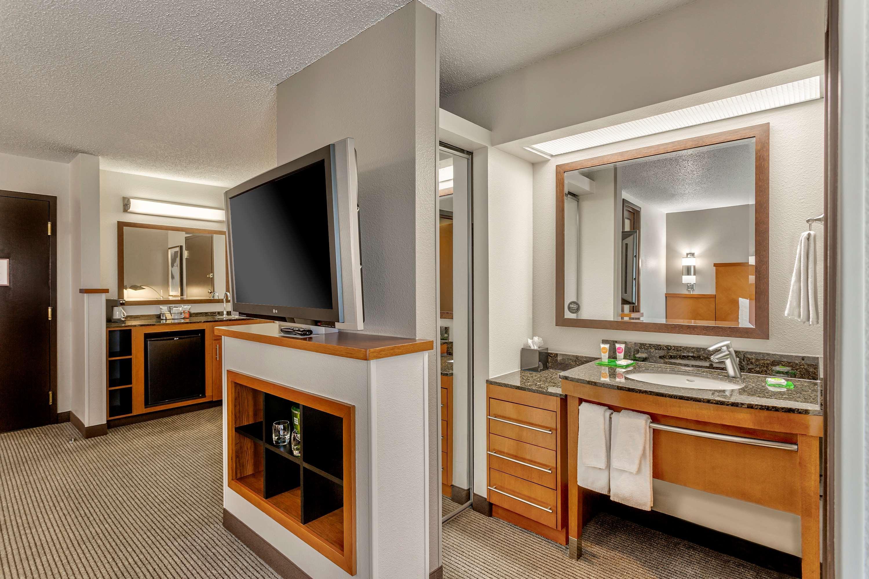 Wyndham Garden Kansas City Airport Екстер'єр фото