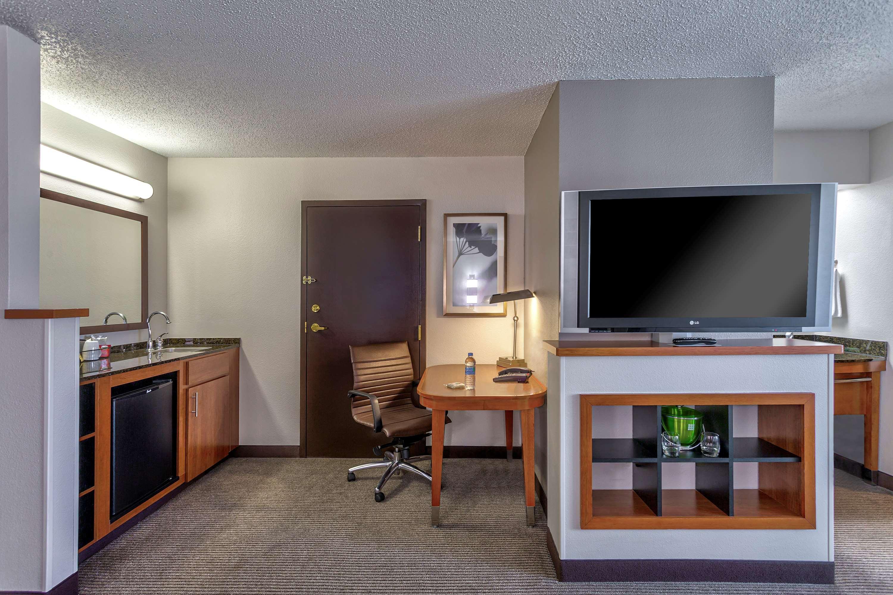 Wyndham Garden Kansas City Airport Екстер'єр фото