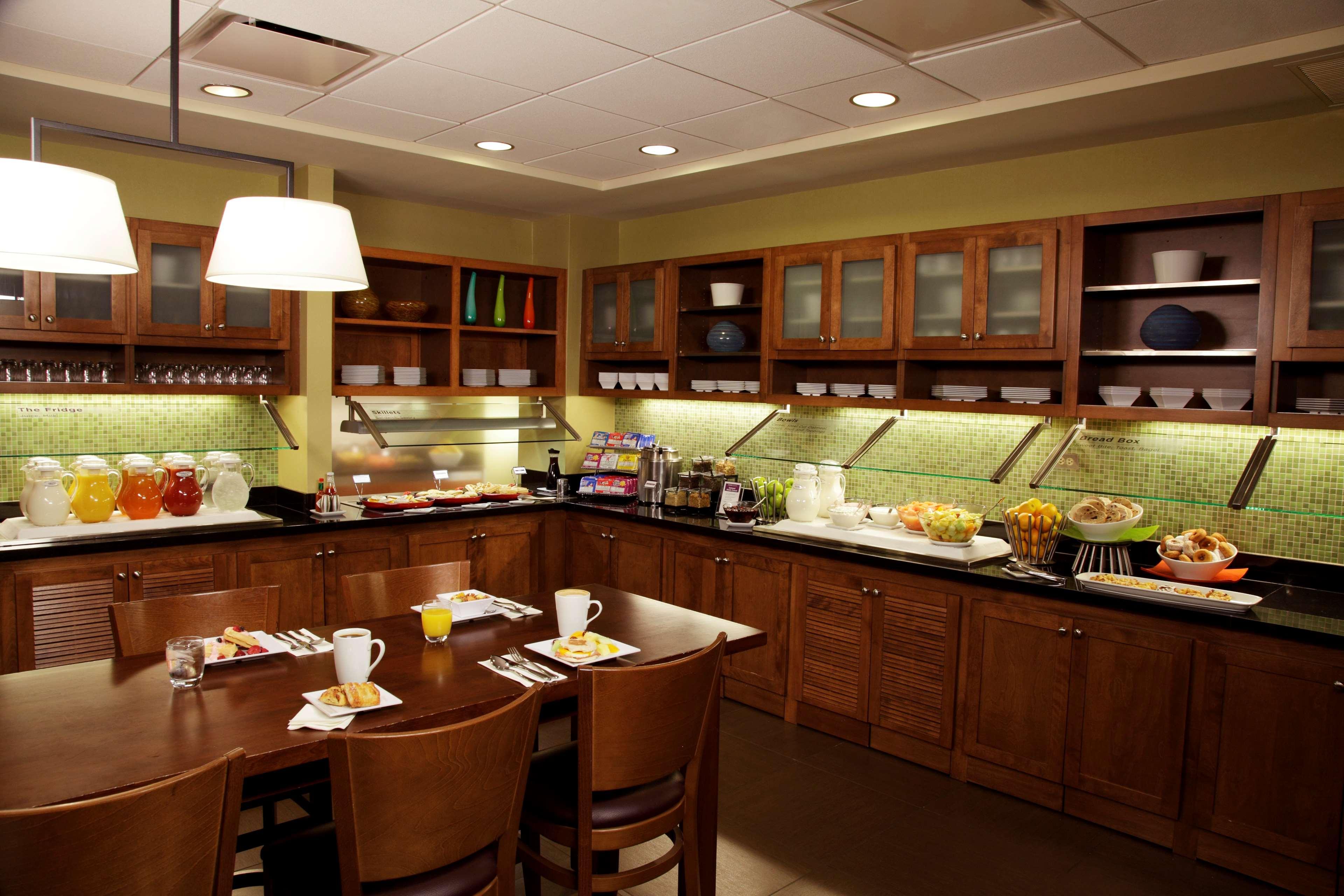 Wyndham Garden Kansas City Airport Екстер'єр фото