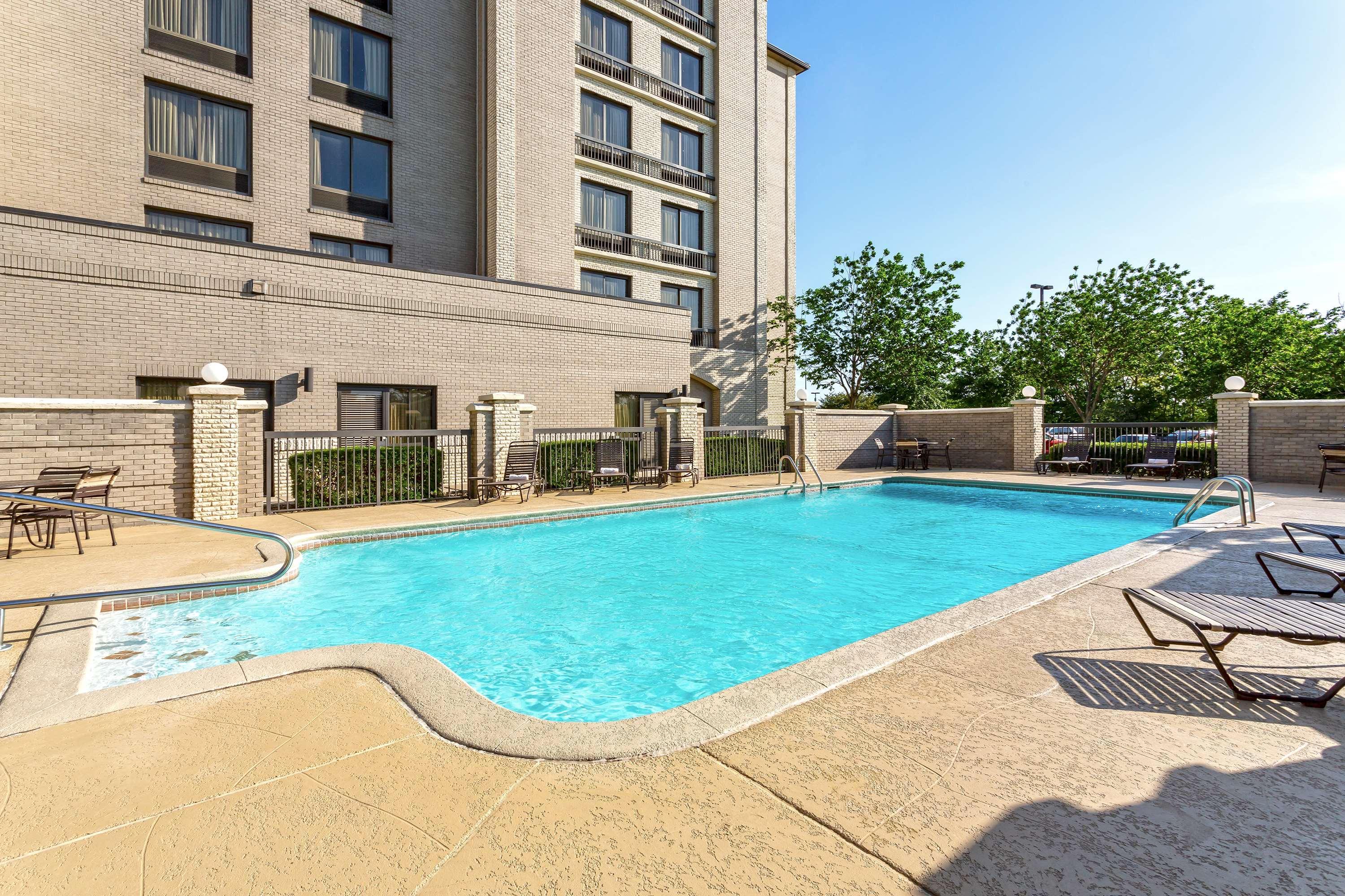 Wyndham Garden Kansas City Airport Екстер'єр фото