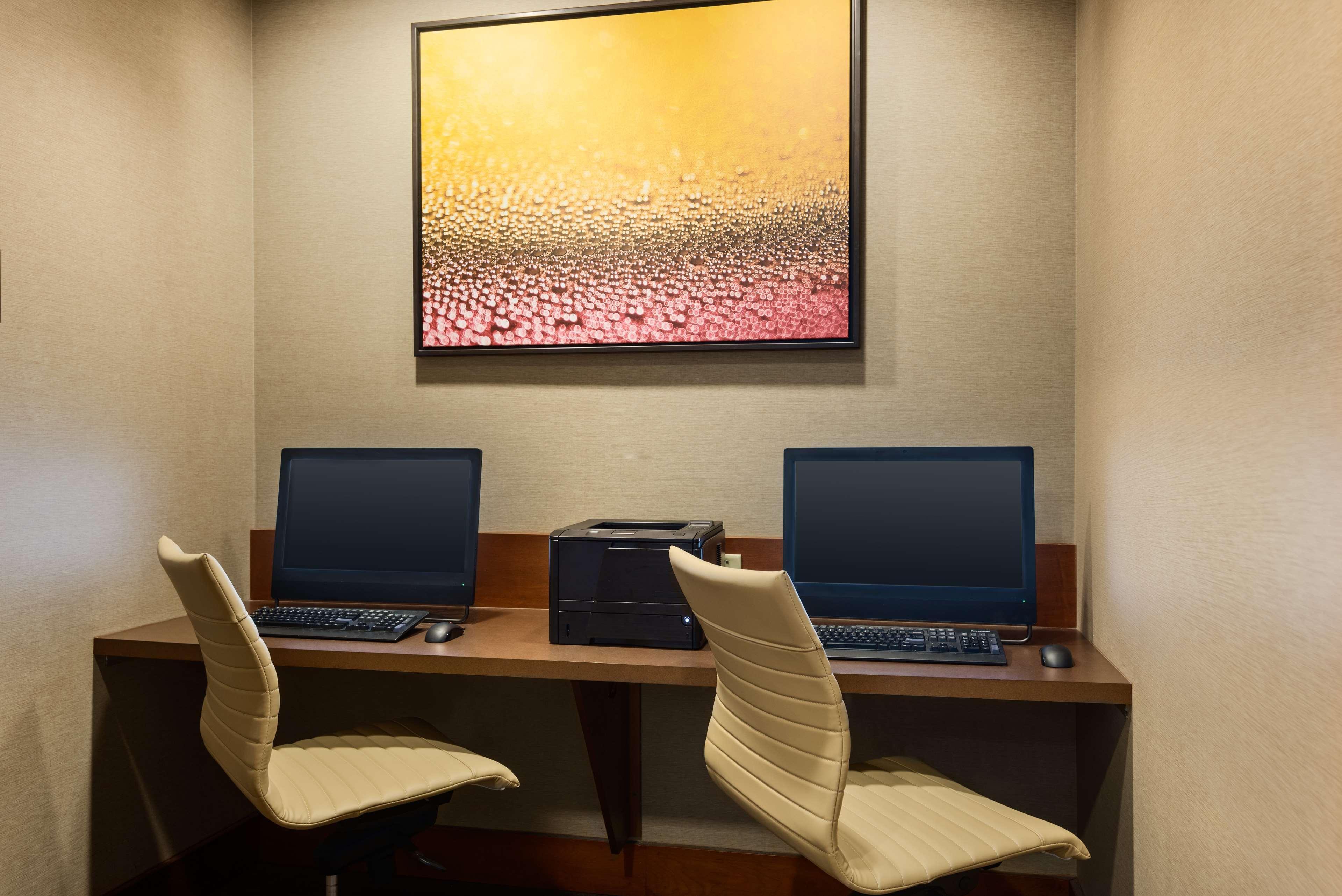 Wyndham Garden Kansas City Airport Екстер'єр фото
