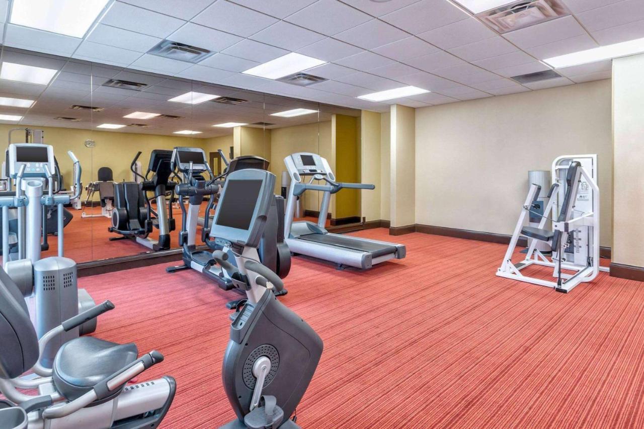 Wyndham Garden Kansas City Airport Екстер'єр фото