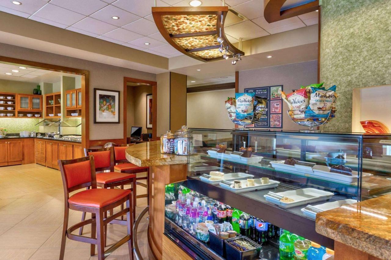 Wyndham Garden Kansas City Airport Екстер'єр фото