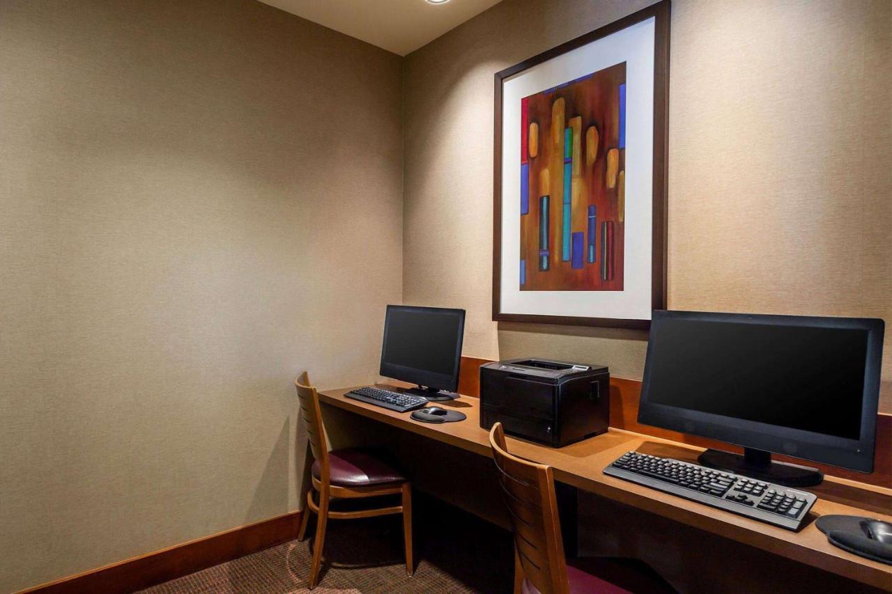 Wyndham Garden Kansas City Airport Екстер'єр фото