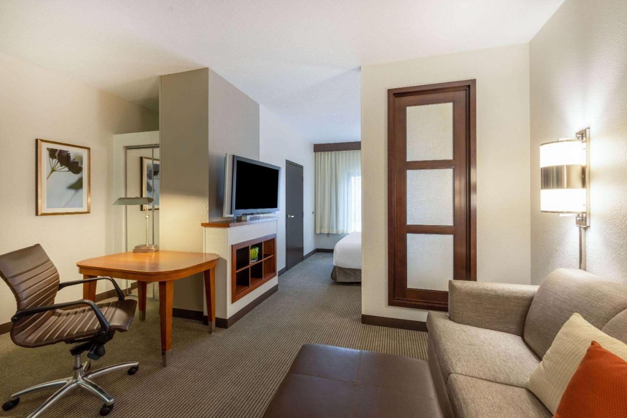 Wyndham Garden Kansas City Airport Екстер'єр фото