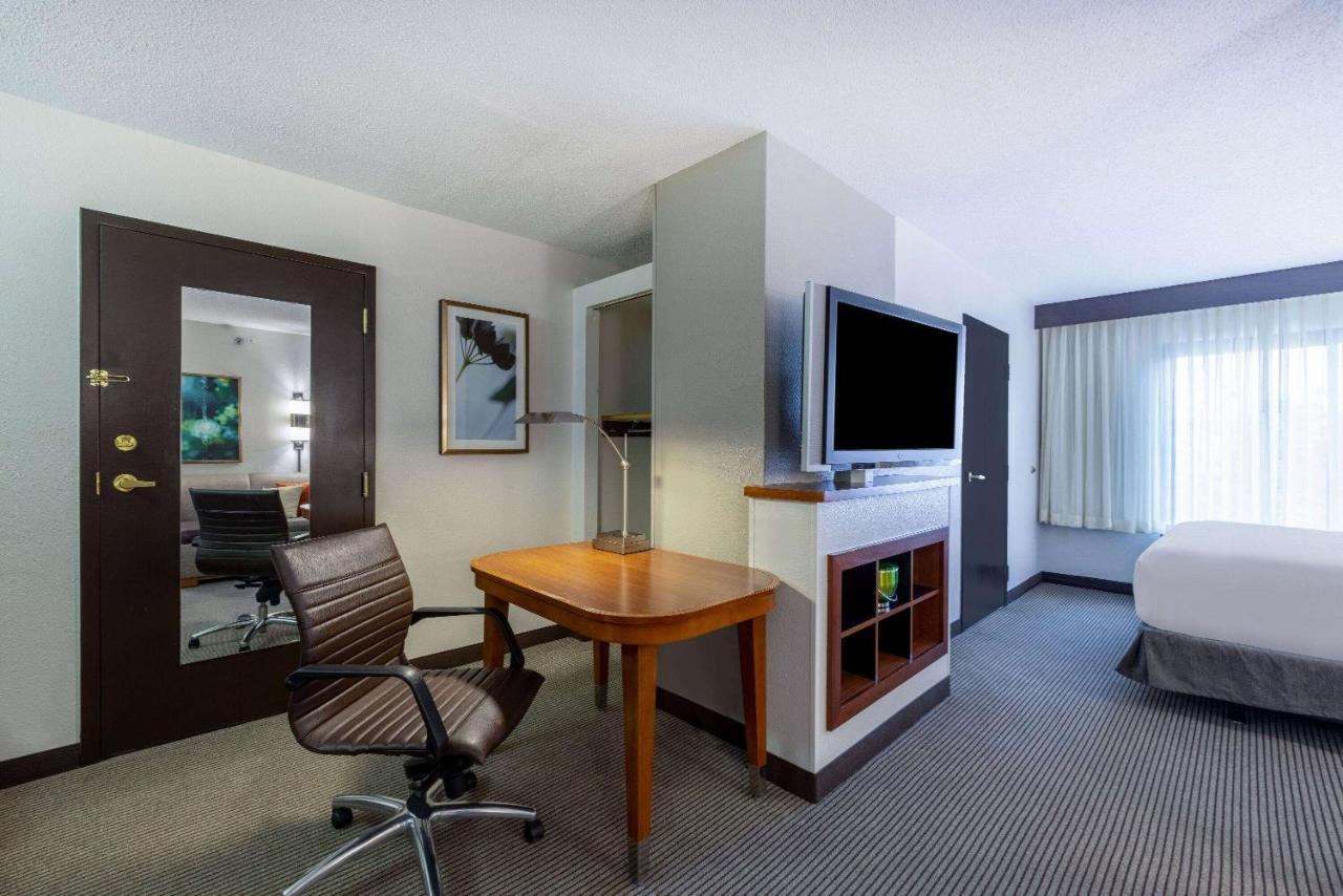 Wyndham Garden Kansas City Airport Екстер'єр фото