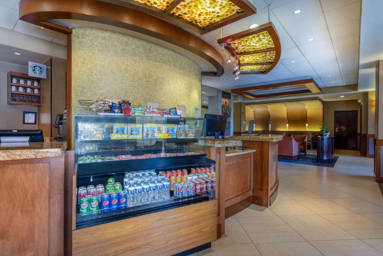 Wyndham Garden Kansas City Airport Екстер'єр фото
