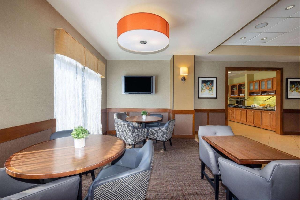 Wyndham Garden Kansas City Airport Екстер'єр фото